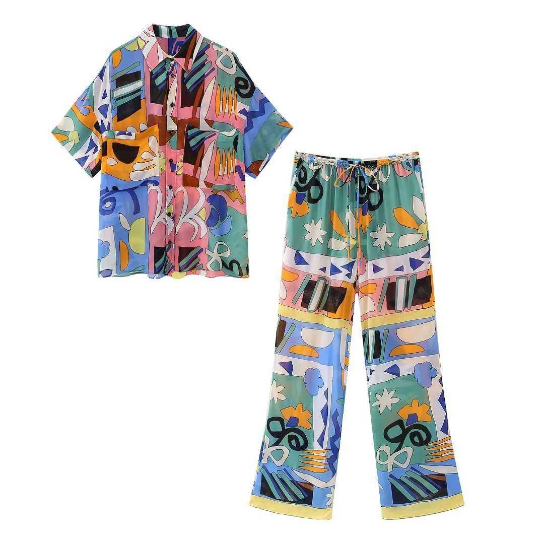 American style printed vertical blouse with matching home trousers in colorful abstract pattern